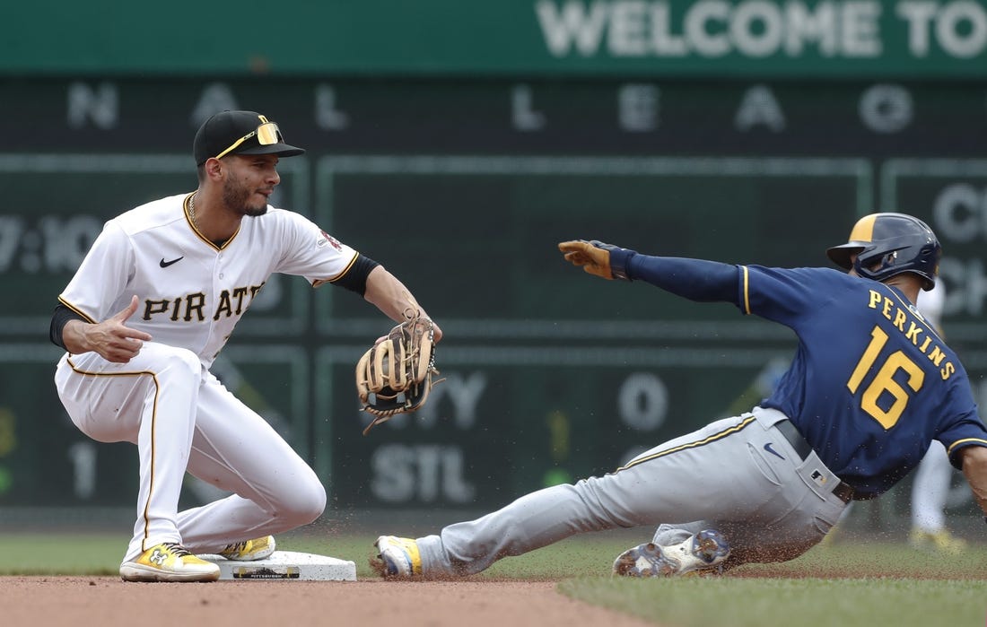 William Contreras' three-run HR powers Brewers past Pirates