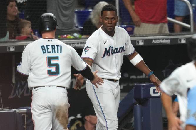 Cardinals score final 5 runs for comeback win over Marlins