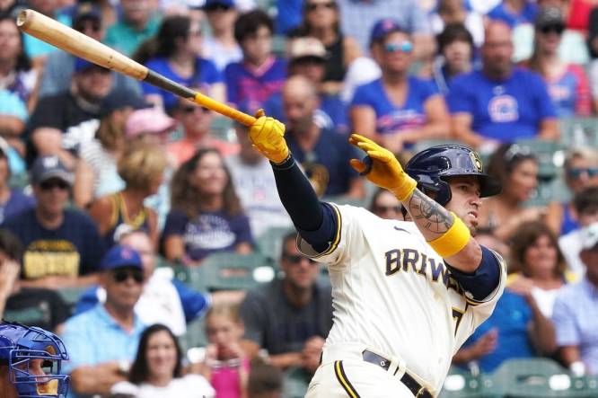 Brewers' Victor Caratini hits a three-run walk-off home run to