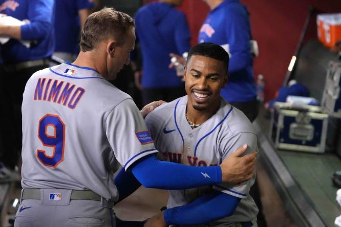 New York Mets shortstop Francisco Lindor (12) in a defensive