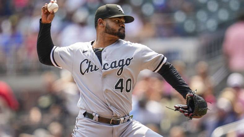 Jul 16, 2023; Cumberland, Georgia, USA; Chicago White Sox relief pitcher Reynaldo Lopez (40) pitches against the Atlanta Braves during the seventh inning at Truist Park. Mandatory Credit: Dale Zanine-USA TODAY Sports