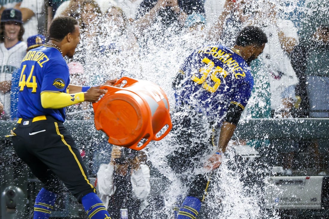 Teoscar Hernandez makes his former team pay as Mariners walk off against Blue  Jays