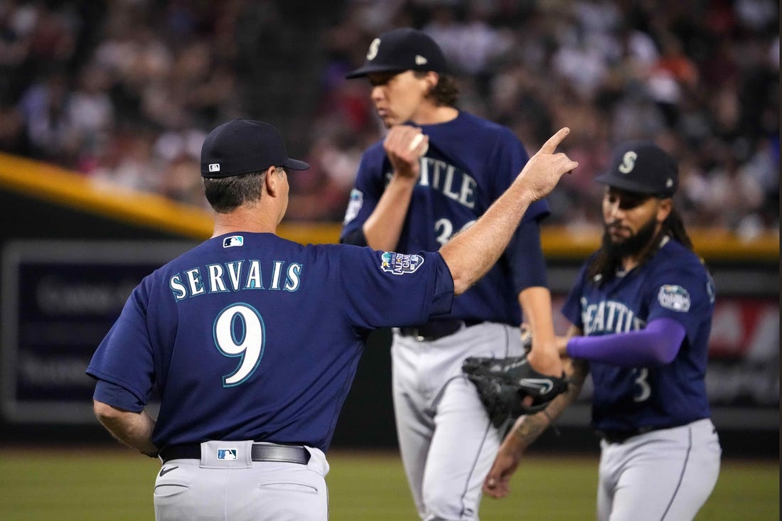 Strong night for offense, Bryan Woo as Mariners end losing streak