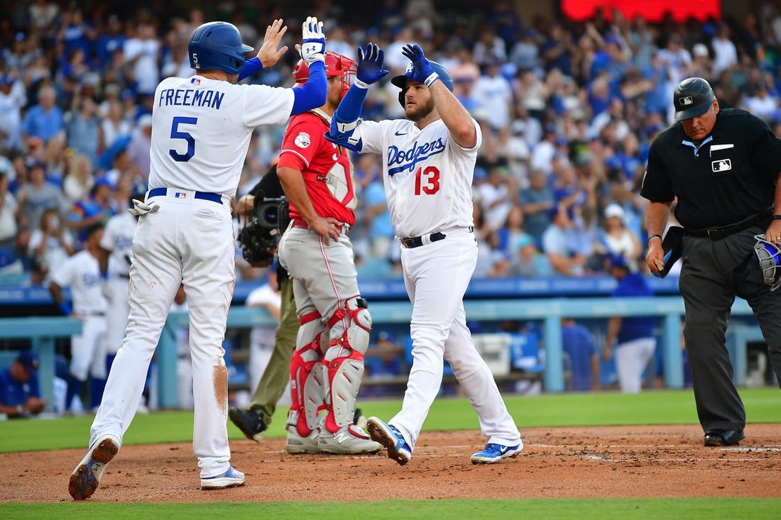 Dodgers look to show off power vs. Reds