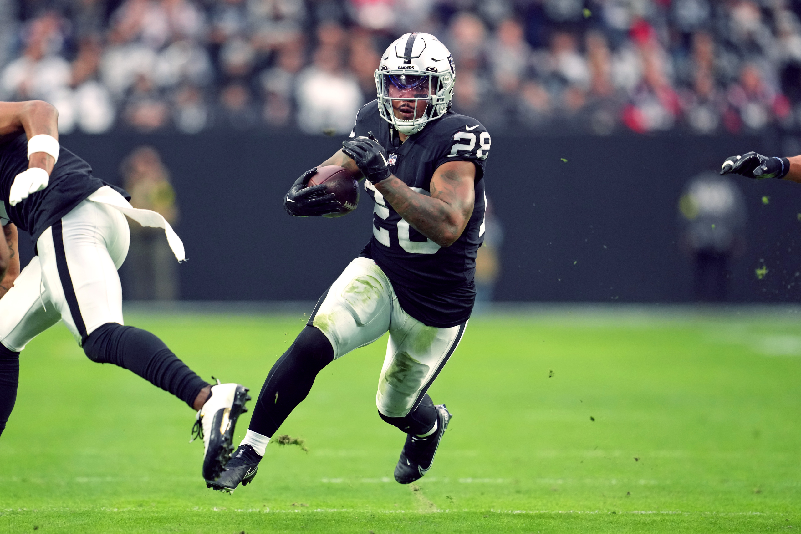 Raiders' Josh Jacobs calls cap on Las Vegas' effort in contract talks