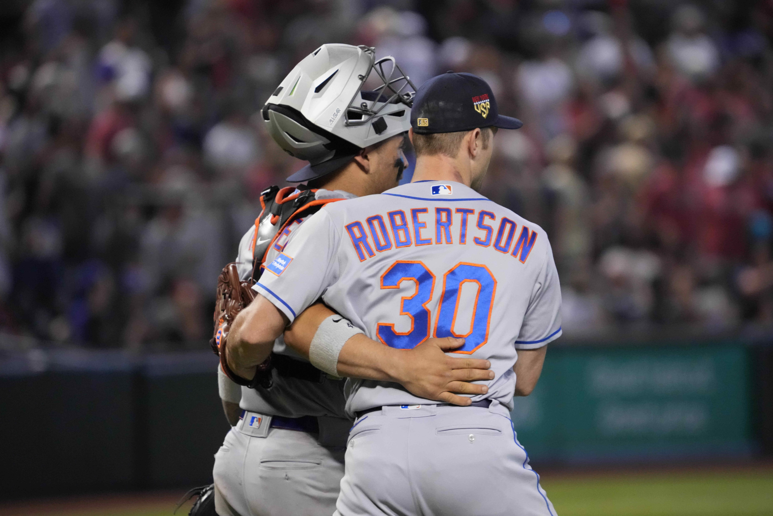 New York Mets send closer David Robertson to division rival