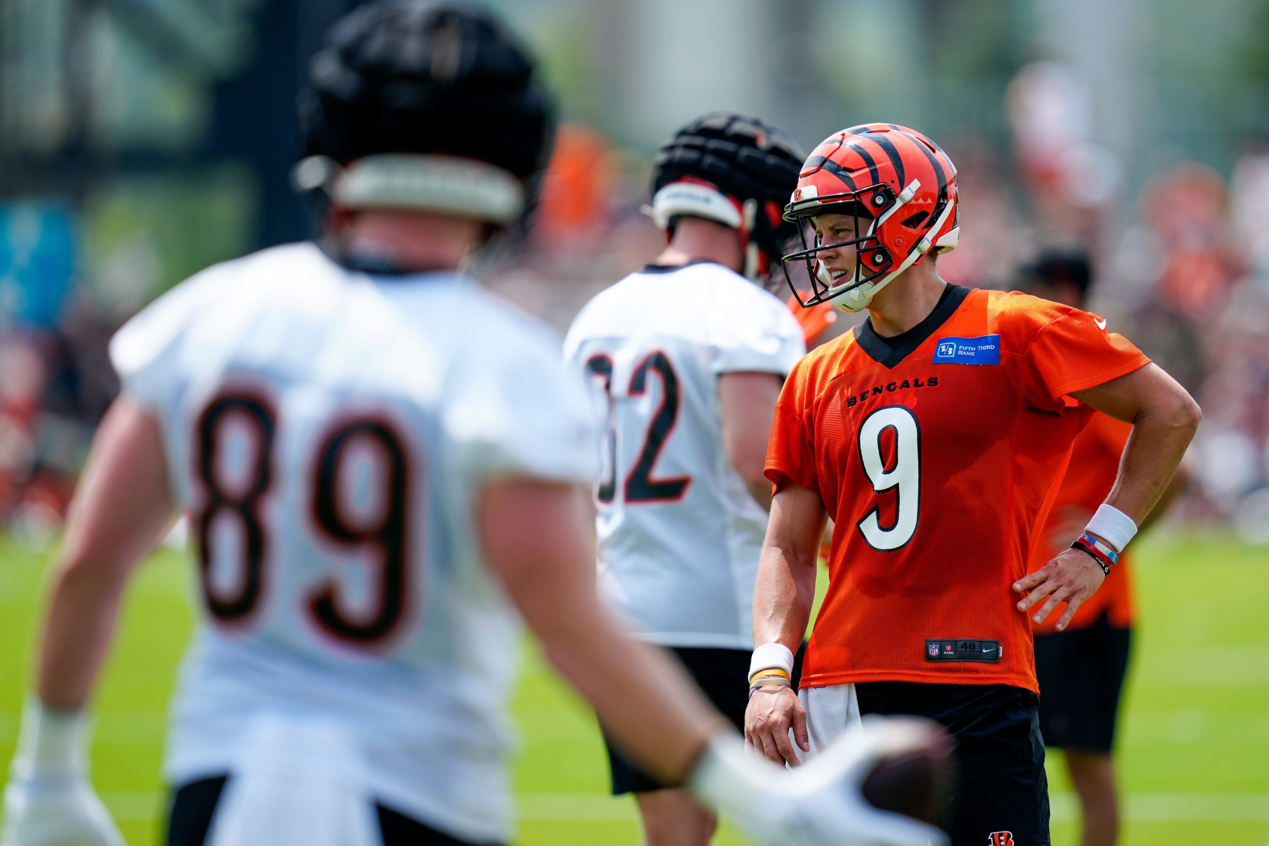 Cincinnati Bengals QB Joe Burrow Carted Off Field, Diagnosed With Calf ...