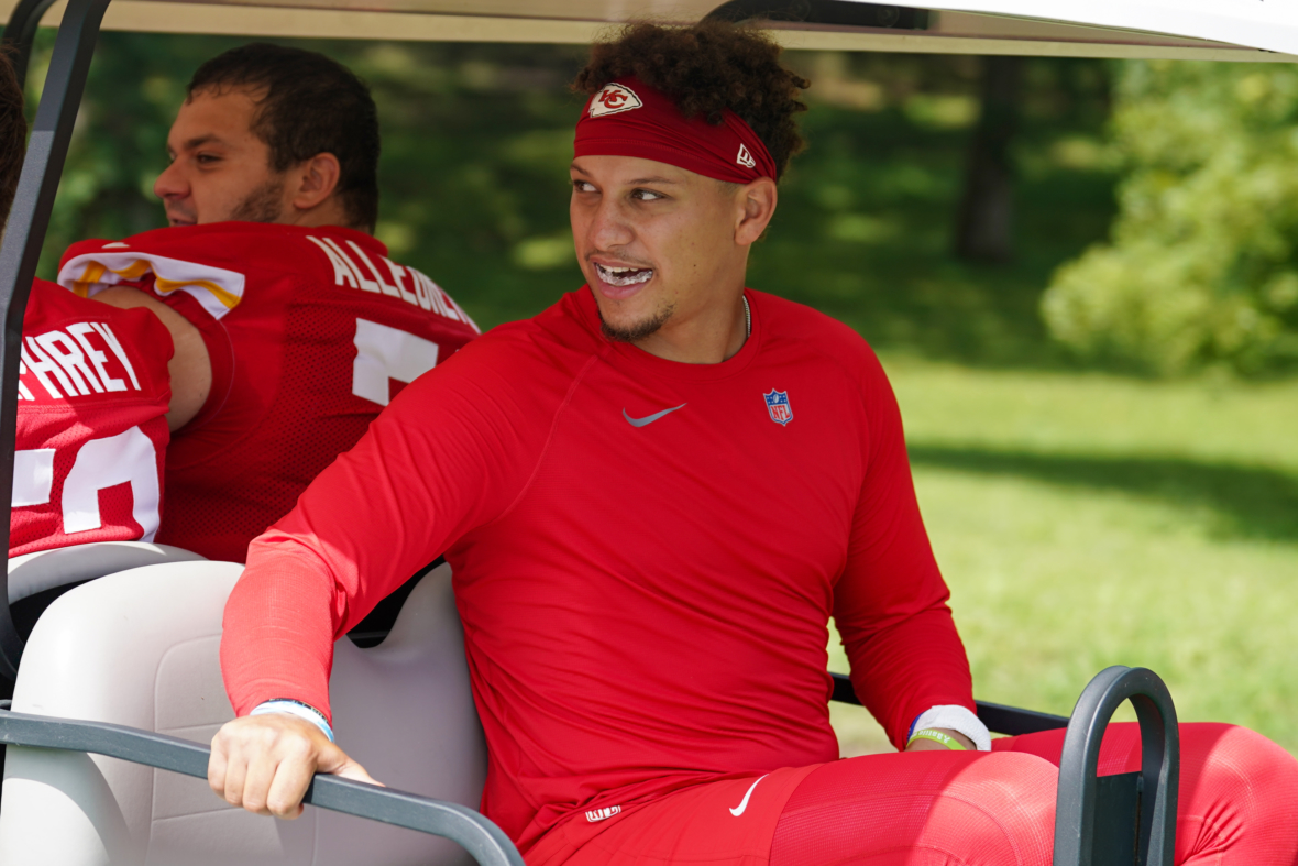 Patrick Mahomes talks contract, points to Tom Brady as model