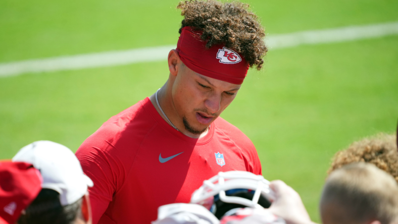 Likely Outcomes of Tom Brady, Patrick Mahomes Contracts - Sports