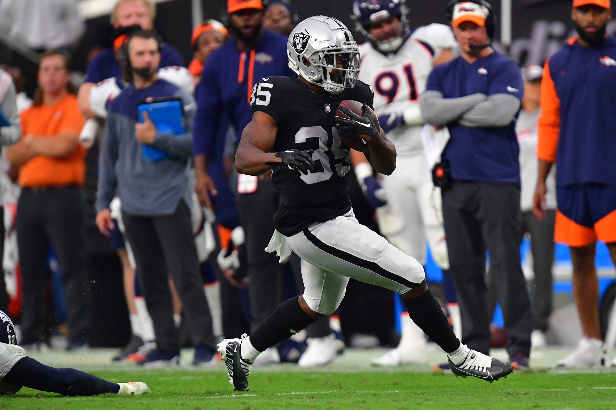 Las Vegas Raiders: Who's primed to seize opportunities in Josh Jacobs'  absence?