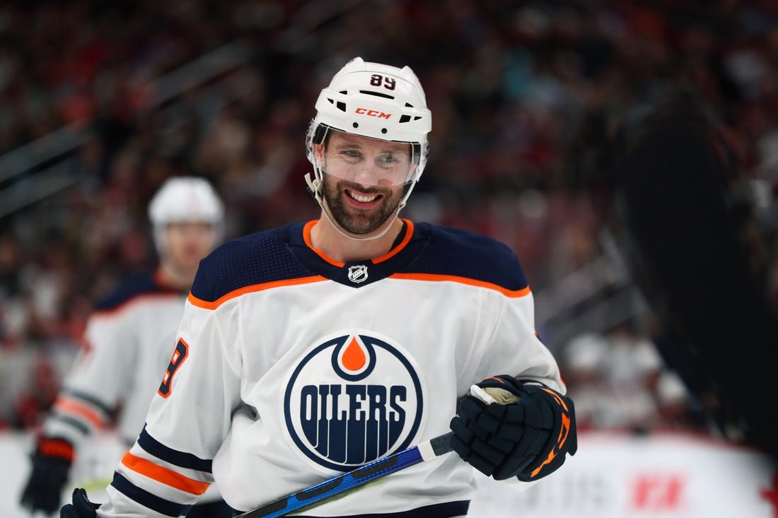 Nov 24, 2019; Glendale, AZ, USA; Edmonton Oilers center Sam Gagner (89) against the Arizona Coyotes at Gila River Arena. Mandatory Credit: Mark J. Rebilas-USA TODAY Sports