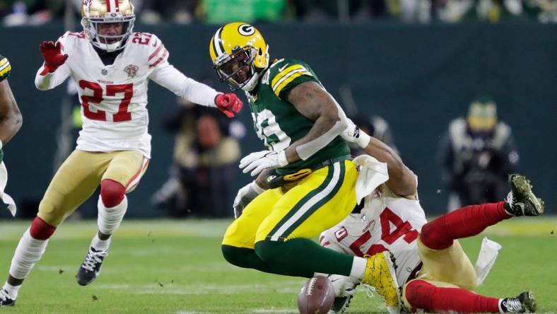 Green Bay Packers tight end Marcedes Lewis (89) fumbles the ball against San Francisco 49ers defensive back Dontae Johnson (27) and middle linebacker Fred Warner (54) in the first quarter during their NFL divisional round football playoff game Saturday January 22, 2022, at Lambeau Field in Green Bay, Wis. Dan Powers/USA TODAY NETWORK-Wisconsin

Apc Packvs49ers 0122220162djp