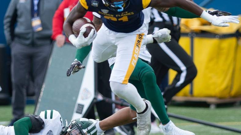 Kent State University hosted Ohio University for the 2022 Homecoming game on Saturday, October 1. The Golden Flashes win in overtime, 31-24. Devontez Walker break free of defender Zack Sanders and gets more yards.

Ksu V Ou 100122 Ls06