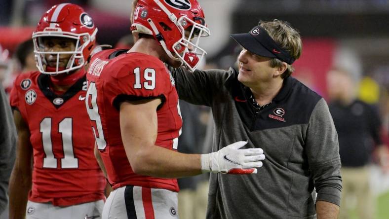 Georgia Bulldogs head coach Kirby Smart talks with tight end Brock Bowers (19) during the second half in the CFP national championship game against the TCU Horned Frogs at SoFi Stadium. Mandatory Credit: Jayne Kamin-Oncea-USA TODAY Sports