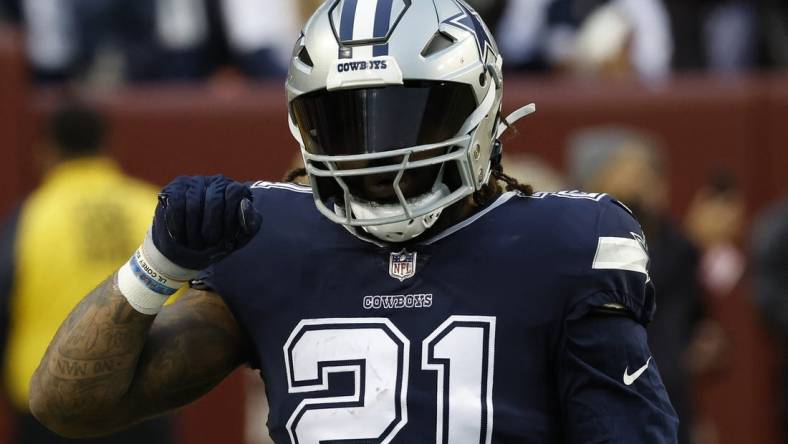 Jan 8, 2023; Landover, Maryland, USA; Dallas Cowboys running back Ezekiel Elliott (21) stands on the field during warmups prior to the Cowboys' game against the Washington Commanders at FedExField. Mandatory Credit: Geoff Burke-USA TODAY Sports