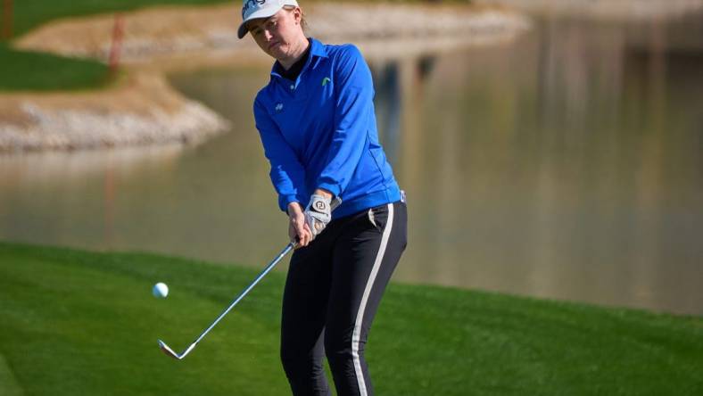 Karis Davidson chips on the 18th hole during round one of the LPGA Drive On Championship on the Prospector Course at Superstition Mountain Golf and Country Club on March 23, 2023.

Lpga At Superstition Mountain Round 1