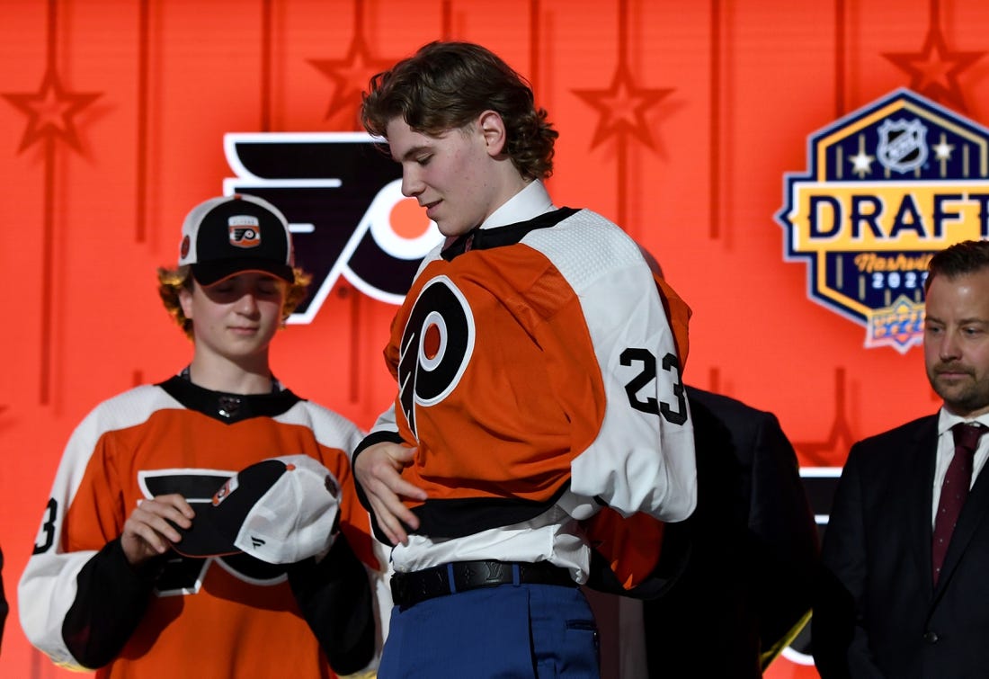 Flyers sign No. 22 overall pick Oliver Bonk