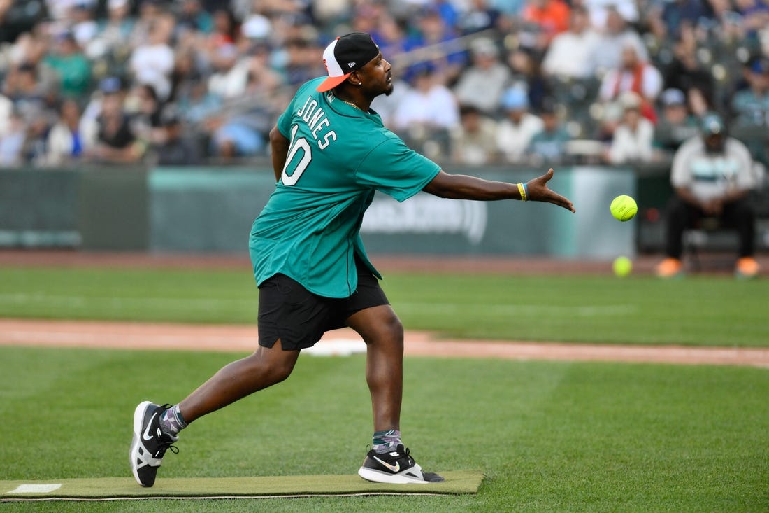 Adam Jones officially retires, passes torch to Orioles' new generation of  players - The Athletic