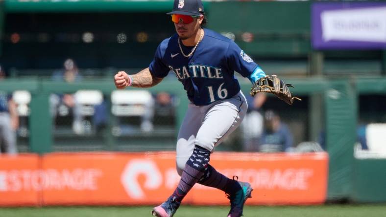 Jul 4, 2023; San Francisco, California, USA; Seattle Mariners infielder Kolten Wong (16) against the San Francisco Giants during the seventh inning at Oracle Park. Mandatory Credit: Robert Edwards-USA TODAY Sports