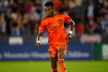 Jul 15, 2023; Commerce City, Colorado, USA; Houston Dynamo FC forward Nelson Quinones (21) in action during the second half against the Colorado Rapids at Dick's Sporting Goods Park. Mandatory Credit: Ron Chenoy-USA TODAY Sports