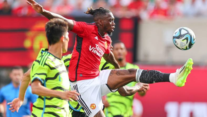 Jul 22, 2023; East Rutherford, New Jersey, USA; Manchester United defender Aaron Wan-Bissaka (29) plays the ball in front of Arsenal midfielder Declan Rose (41) during the first half at MetLife Stadium. Mandatory Credit: Vincent Carchietta-USA TODAY Sports