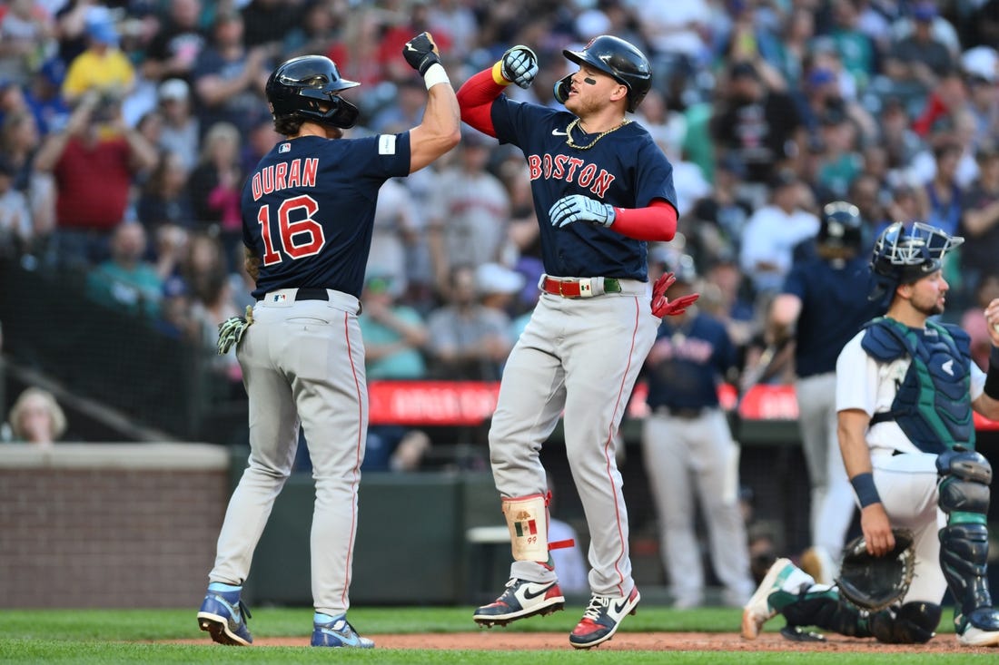 Mariners score game's last 6 runs to double up Red Sox