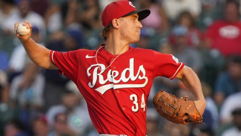 Aug 3, 2023; Chicago, Illinois, USA; Cincinnati Reds starting pitcher Luke Weaver (34) throws against the Chicago Cubs during the first inning at Wrigley Field. Mandatory Credit: David Banks-USA TODAY Sports