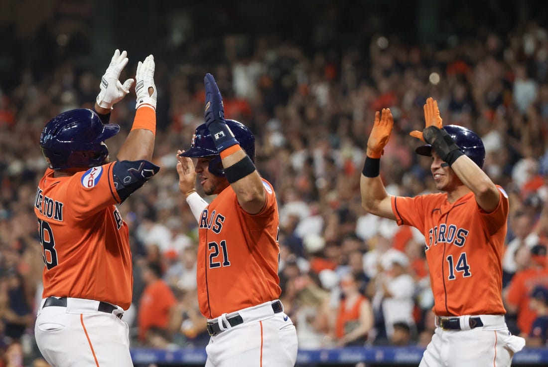 Astros' Jon Singleton hits his first homer since 2015, then makes