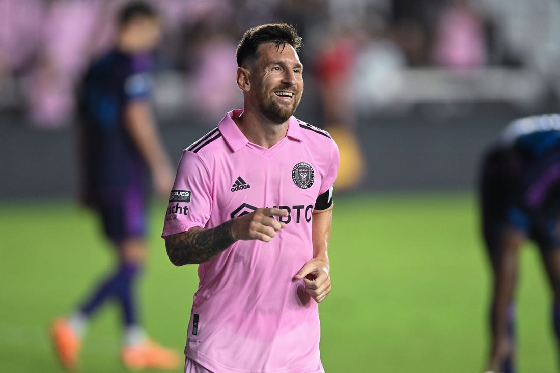 Aug 11, 2023; Fort Lauderdale, FL, USA; Inter Miami CF forward Lionel Messi (10) in the second half against Charlotte FC at DRV PNK Stadium. Mandatory Credit: Jeremy Reper-USA TODAY Sports