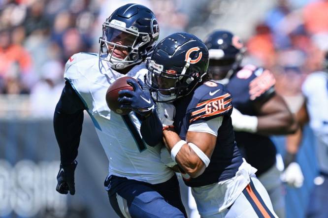 Fields throws TD passes to Moore and Herbert as the Bears beat the Titans  23-17