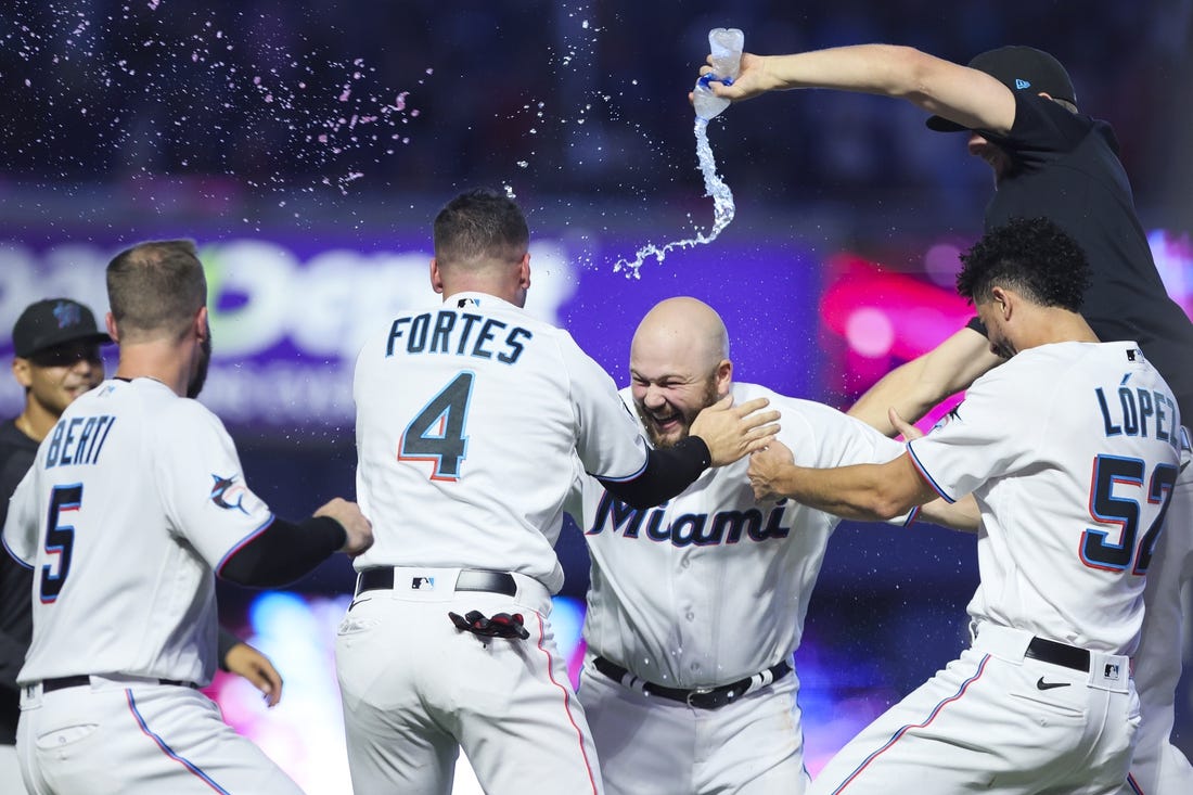 Josh Bell, Jake Burger star in Marlins debut