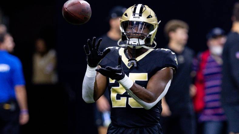 Aug 13, 2023; New Orleans, Louisiana, USA; New Orleans Saints running back Kendre Miller (25) warms up against the Kansas City Chiefs during pregame at Caesars Superdome. Mandatory Credit: Stephen Lew-USA TODAY Sports