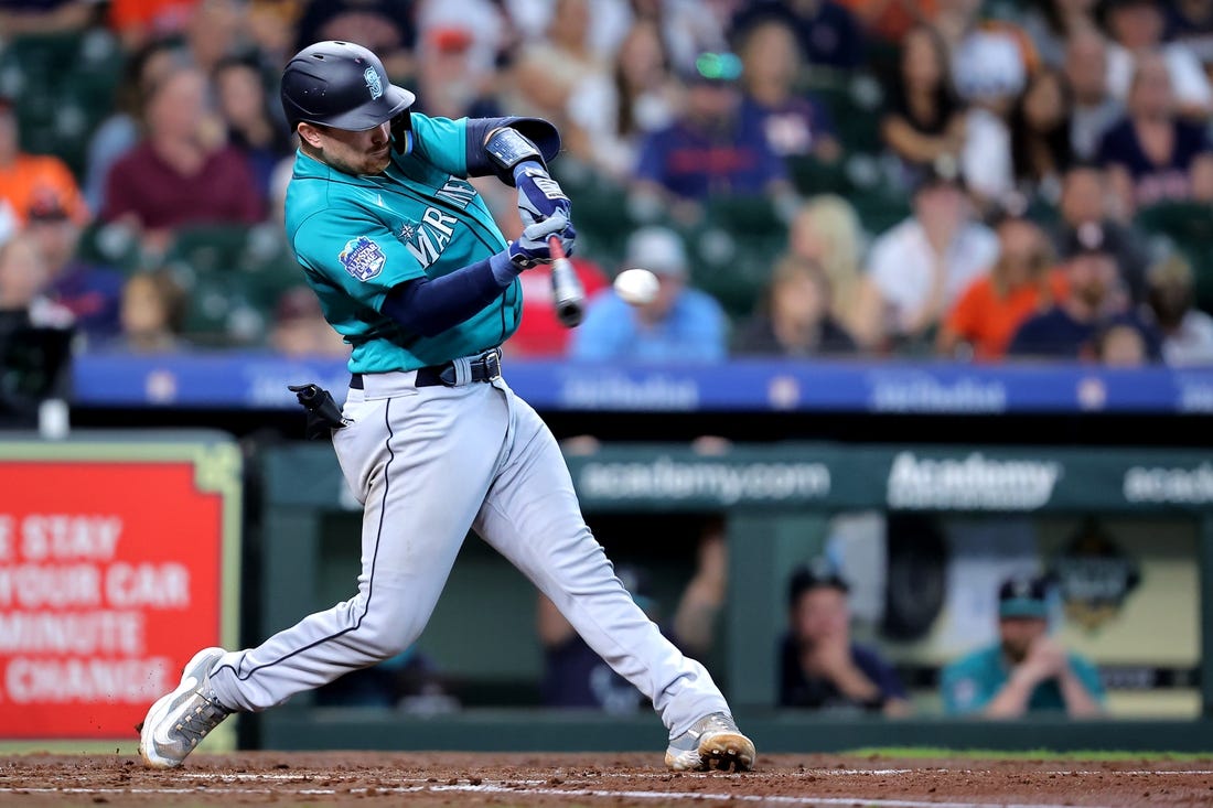 Eugenio Suarez's walkoff home run extends Mariners' win streak to  season-high six games