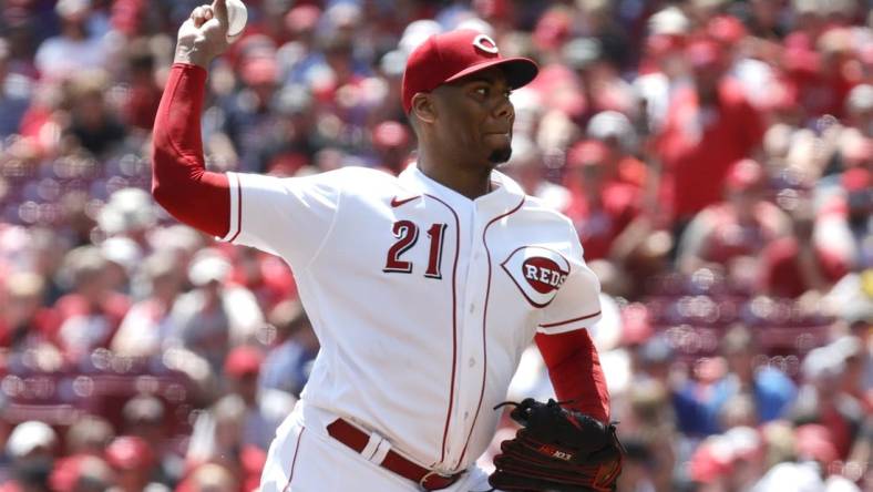 Aug 20, 2023; Cincinnati, Ohio, USA; Cincinnati Reds starting pitcher Hunter Greene (21) throws against the Toronto Blue Jays during the first inning at Great American Ball Park. Mandatory Credit: David Kohl-USA TODAY Sports