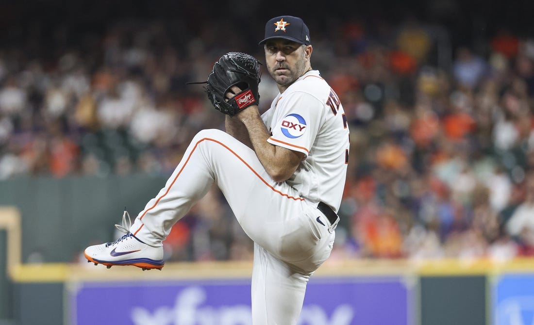 Verlander, Tucker lead Astros to second win in a row vs. Red Sox