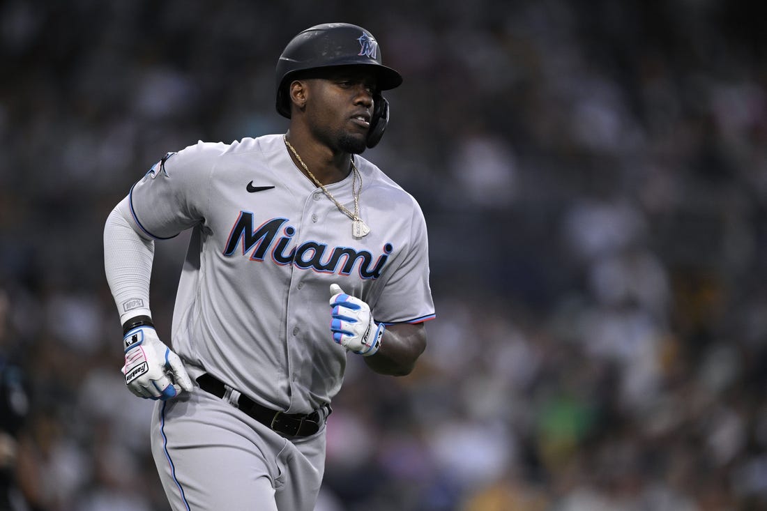 Marlins' Jorge Soler out for rest of season with back injury, undecided on  future - The Athletic