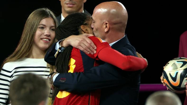 Aug 20, 2023; Sydney, AUSTRALIA;   Spanish football federation president Luis Rubiales congratulates Salma Paralluelo following the FIFA Women's World Cup final match against England at Stadium Australia, Sydney. Mandatory Credit: Isabel Infantes/Sipa USA via USA TODAY Sports