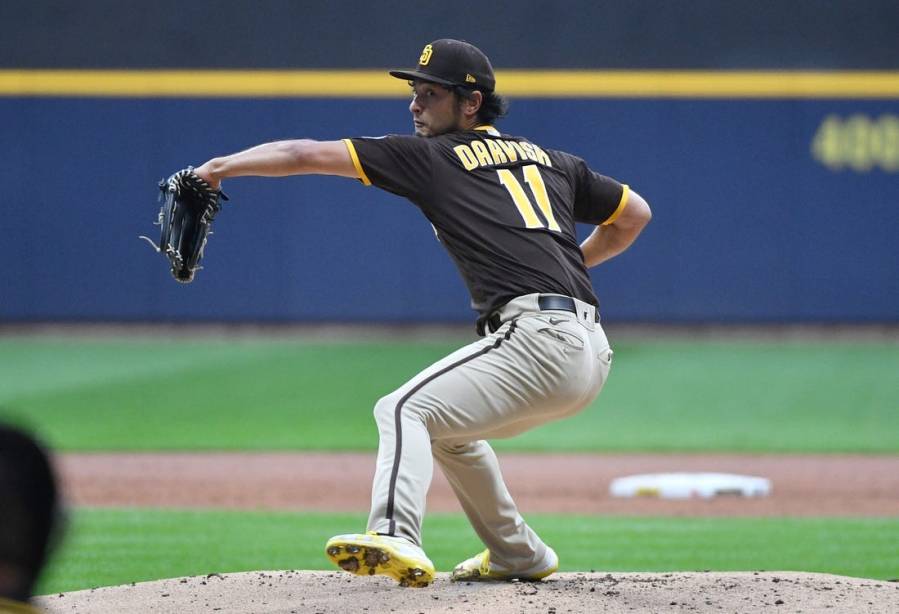 Pirates RHP Johan Oviedo dominates Brewers