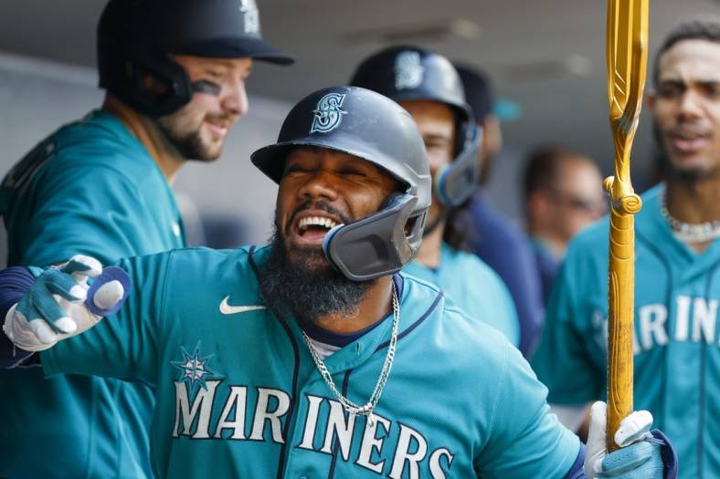 Happ, Yankees hold Mariners to 2 hits in 3-1 victory