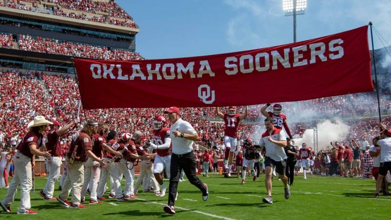 Oklahoma coach Brent Venables runs onto the field before a college football game between the University of Oklahoma Sooners (OU) and the UTEP Miners at Gaylord Family - Oklahoma Memorial Stadium in Norman, Okla., Saturday, Sept. 3, 2022. Oklahoma won 45-13.