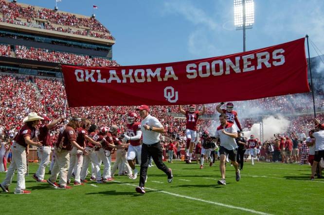 Oklahoma coach Brent Venables runs onto the field before a college football game between the University of Oklahoma Sooners (OU) and the UTEP Miners at Gaylord Family - Oklahoma Memorial Stadium in Norman, Okla., Saturday, Sept. 3, 2022. Oklahoma won 45-13.