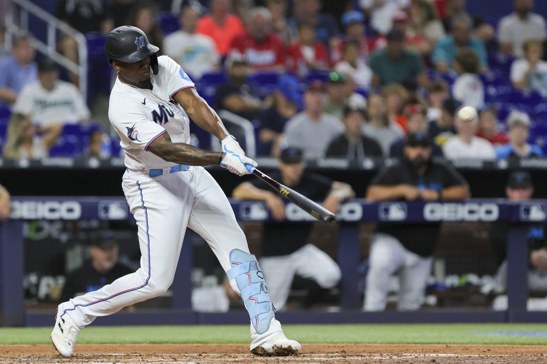 Soler homers in 4th straight game, powers Marlins to 6-2 victory