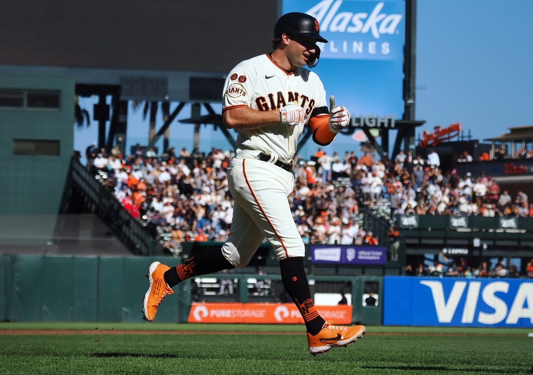 Giants weather costly error by Patrick Bailey, win 4-3 in Atlanta