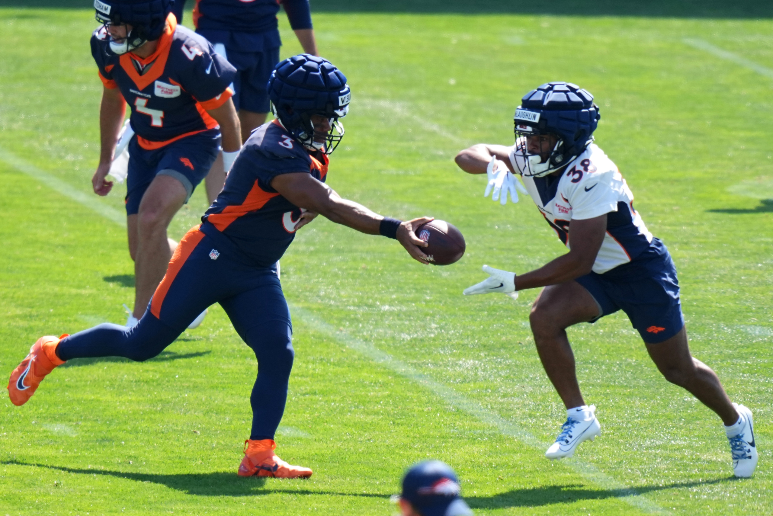 Denver Broncos offense off to rough start in training camp, Russell Wilson  struggling