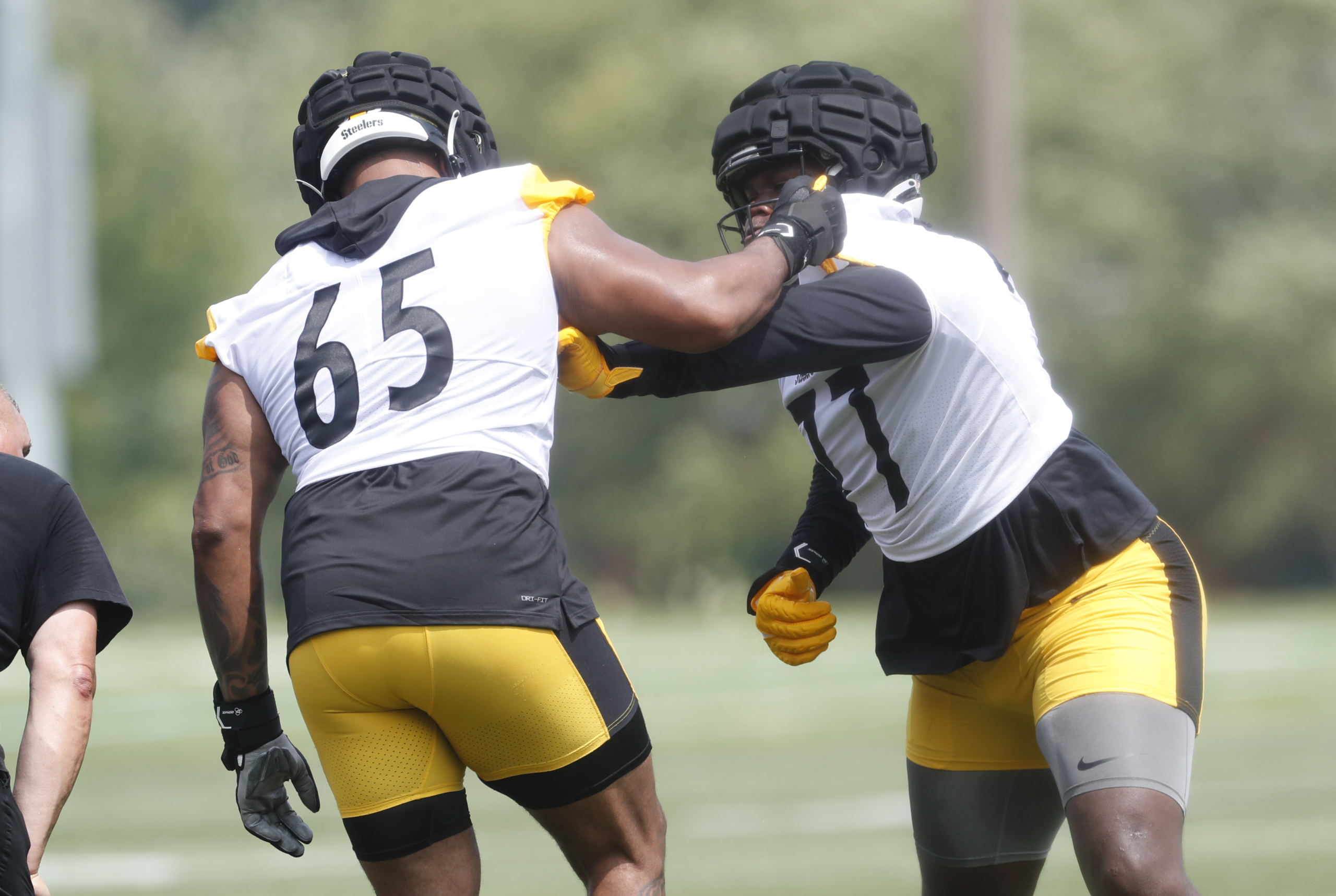 LOOK: Top pics of new Steelers OT Broderick Jones