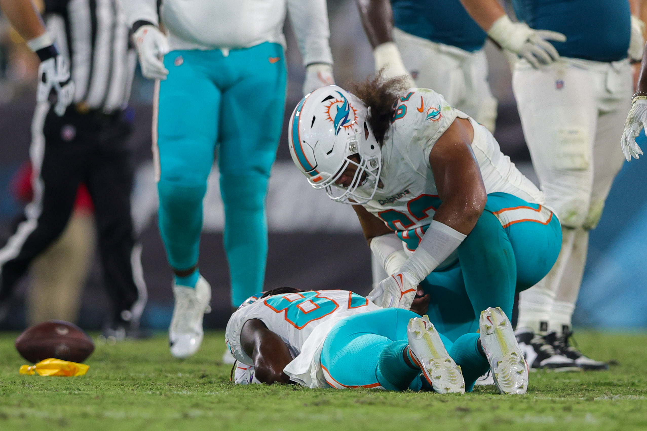 Dolphins' Daewood Davis conscious, moving after being carted off field