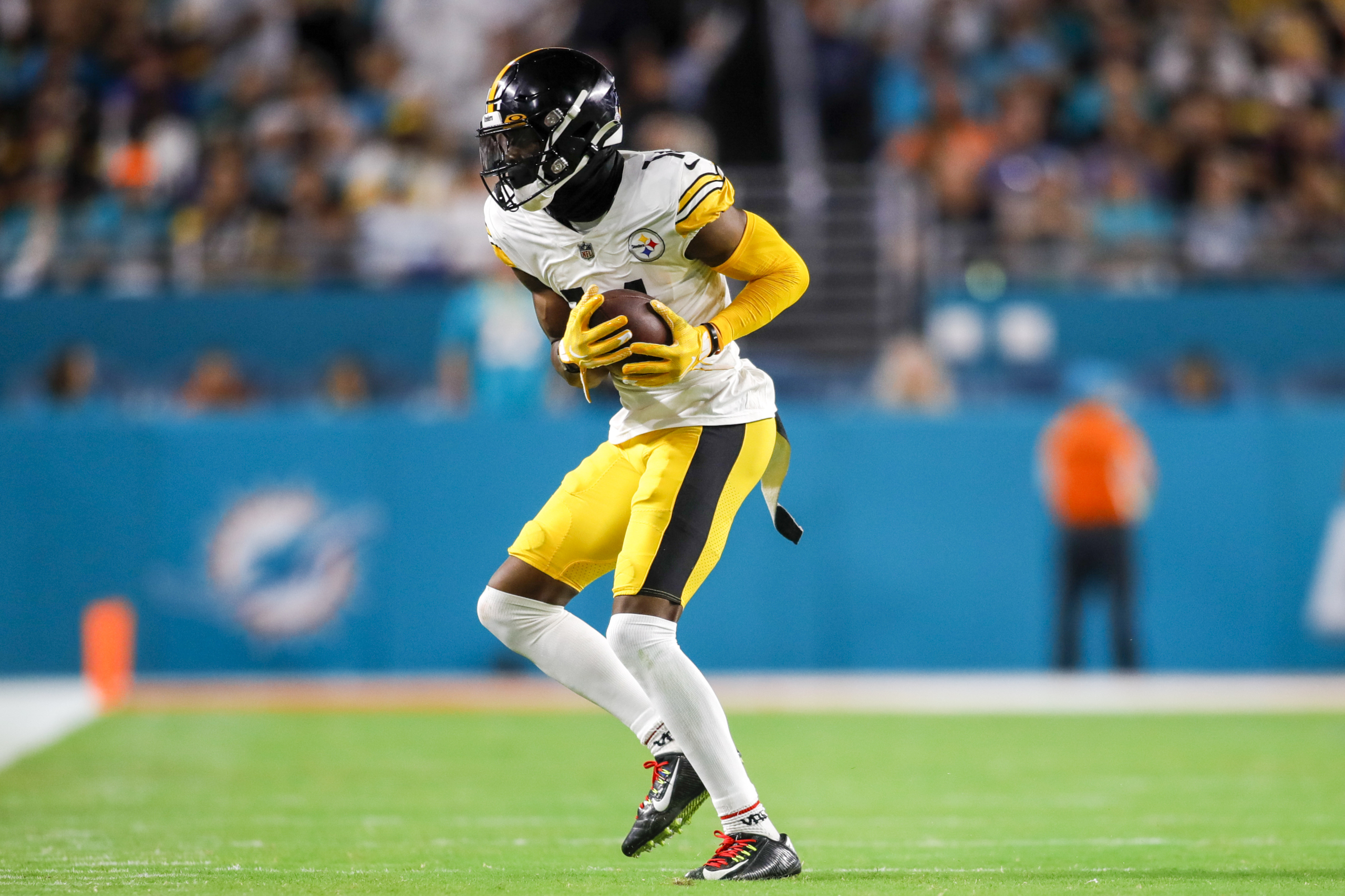 Steelers WR George Pickens Calls Out Miami Dolphins Star Corners Xavien  Howard and Jalen Ramsey. - The Phinsider