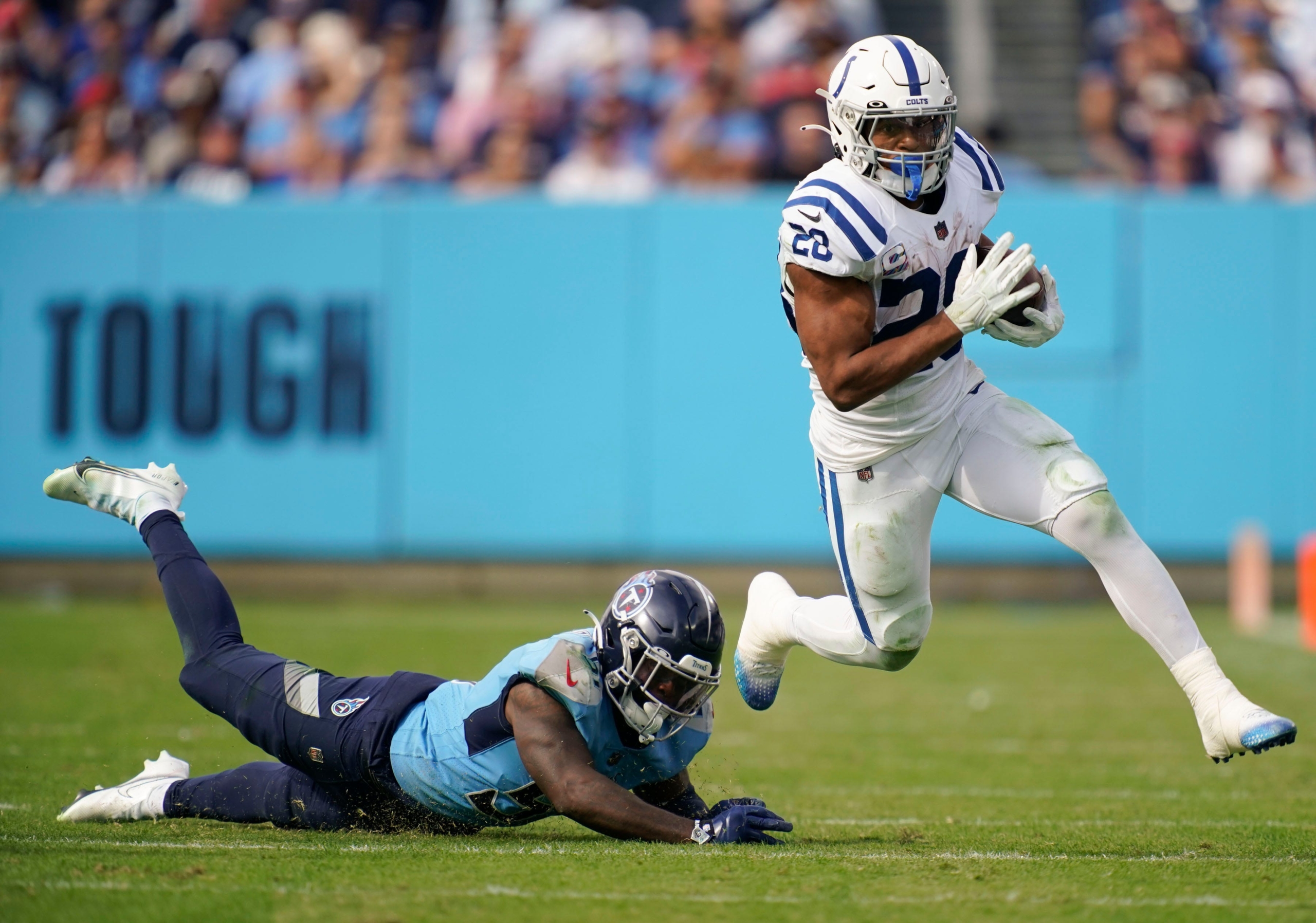 Colts running back Jonathan Taylor impacting team at camp despite