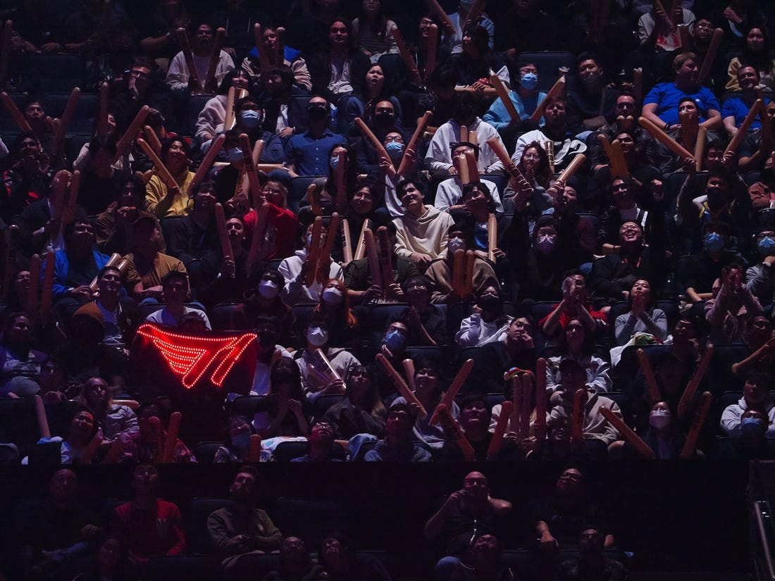 Nov 5, 2022; San Francisco, California, USA; Fans during the League of Legends World Championships between T1 and DRX at Chase Center. Mandatory Credit: Kelley L Cox-USA TODAY Sports