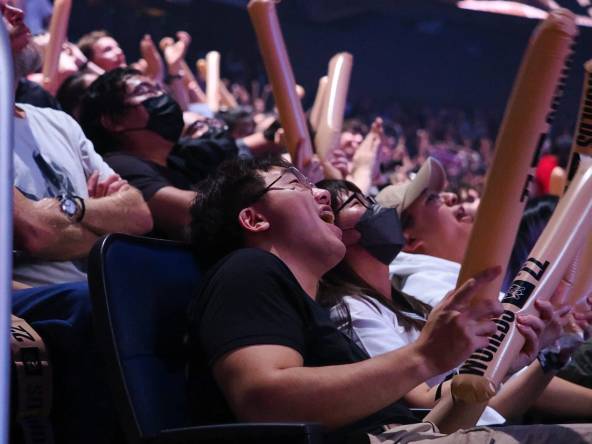 Nov 5, 2022; San Francisco, California, USA; Fans follow the game between T1 and DRX during the League of Legends World Championships at Chase Center. Mandatory Credit: Kelley L Cox-USA TODAY Sports